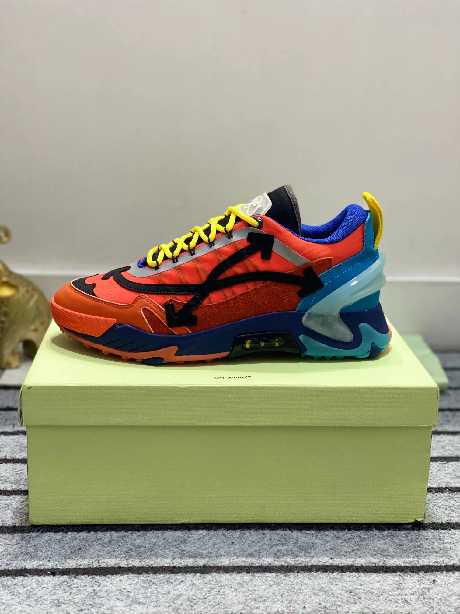 Men's shoes 💰640🌼【New】High-end boutique-OFF-WHITE x Air Jordan】1 The joint shoe design has been highly concerned by everyone. The new shoes are shown in the popular Chicago bull white and yellow LOGO color scheme. The shoe body is made of cowhide stitching and other materials. In addition to the X hidden on the inside of the leather, the oversized Swoosh, OFF-WHITE for Nike, and Air Jordan 1Birth information and the word AIR are displayed on both sides of the shoe, and OFF-WHITE's iconic details can be seen on the TPU sole and insole. You can choose a pair if you like the style. Size: 38-45 (45 customized